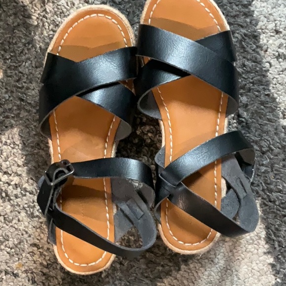 Sandals 8.5 - Picture 1 of 4